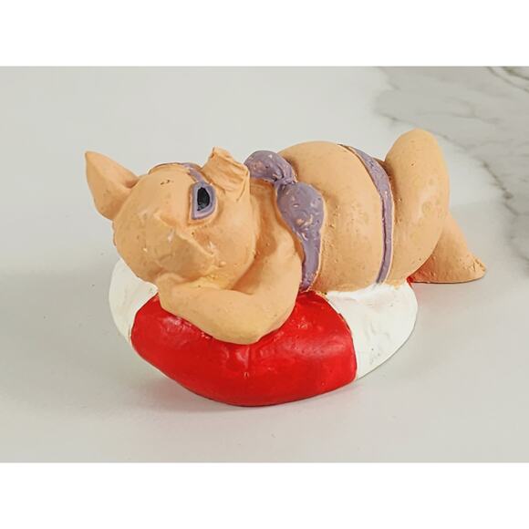 Pig In Bikini On The Beach Figurine Piglet Piggy Resin 3" Year 90s Pig Lover - Picture 8 of 12